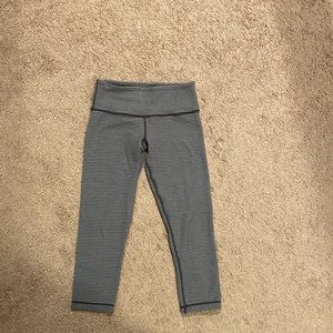 Lululemon Wunder Under Cropped Leggings